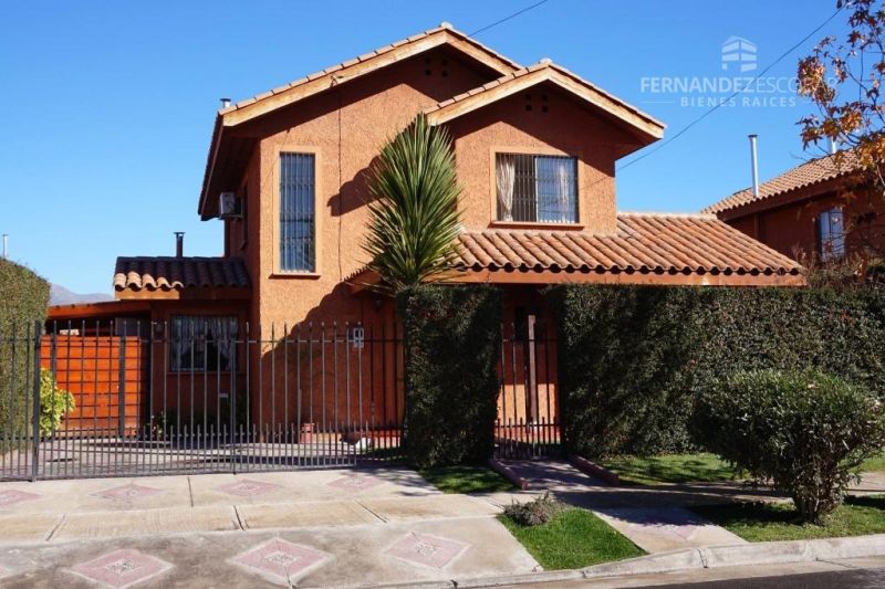 Casa Dos Pisos Condominio