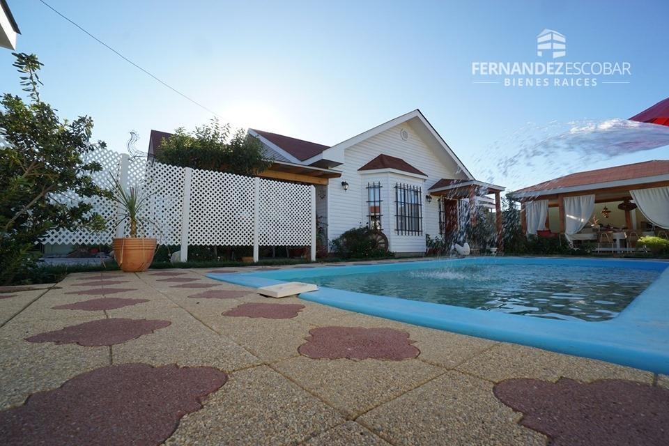 PUTAENDO - SE VENDE CASA CON PISCINA Y QUINCHO