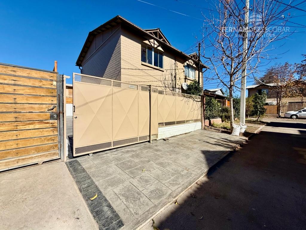 CALLE LARGA - VENDE CASA 3D 1B 2 PISOS - JARDINES DE CALLE LARGA