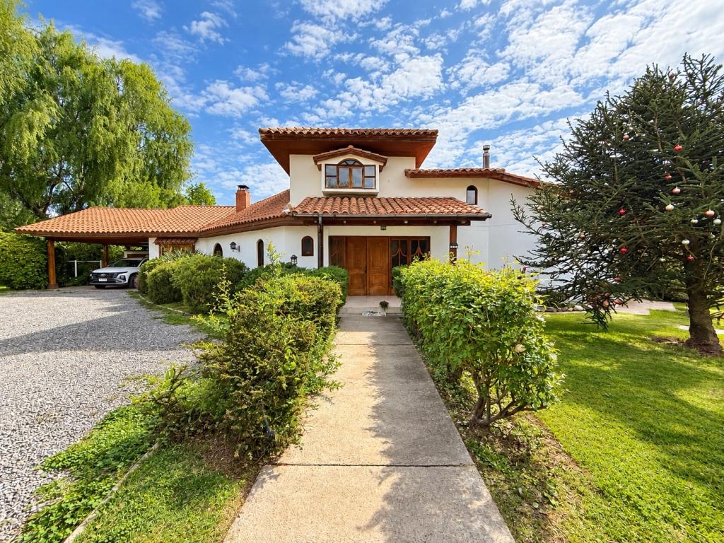 CALLE LARGA - VENDE CASA 5D 4B PISCINA - TABOLANGO