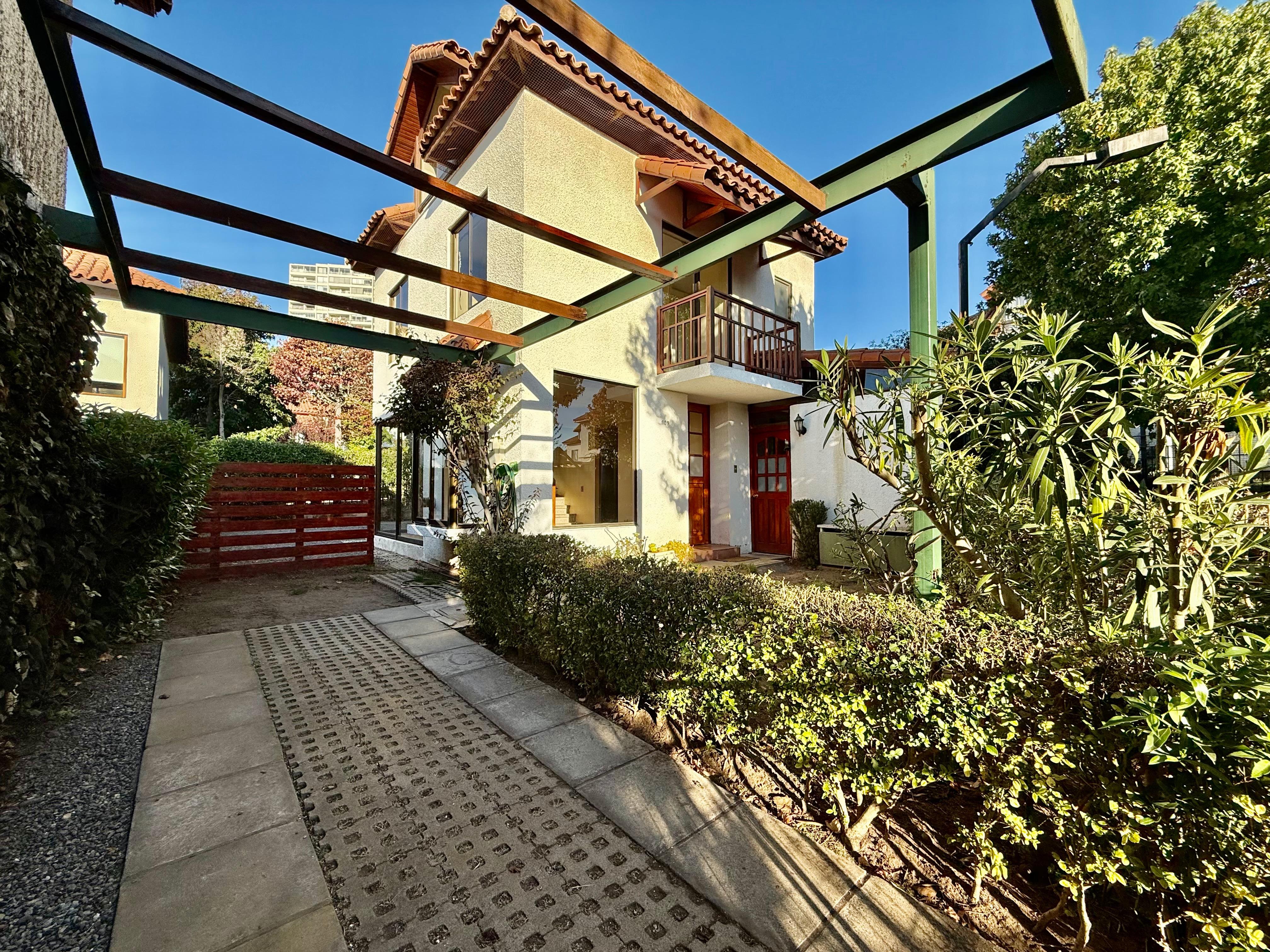 CONCON - VENDE | ARRIENDA CASA 5D 4B COND. ALTOMAR