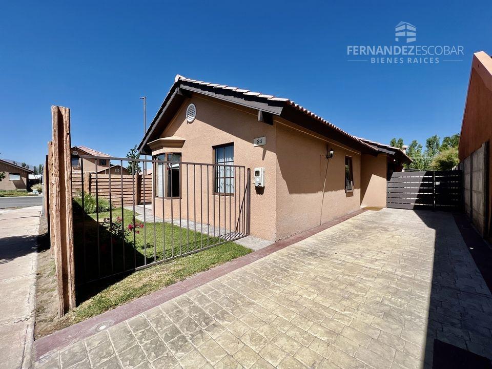 SAN ESTEBAN - ARRIENDA CASA 3D 2B 3E - COND ALTO SAN ESTEBAN