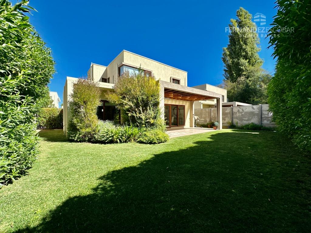 CALLE LARGA - VENDE CASA DOS PISOS 3D 3B - COND. VALLEPIEDRA