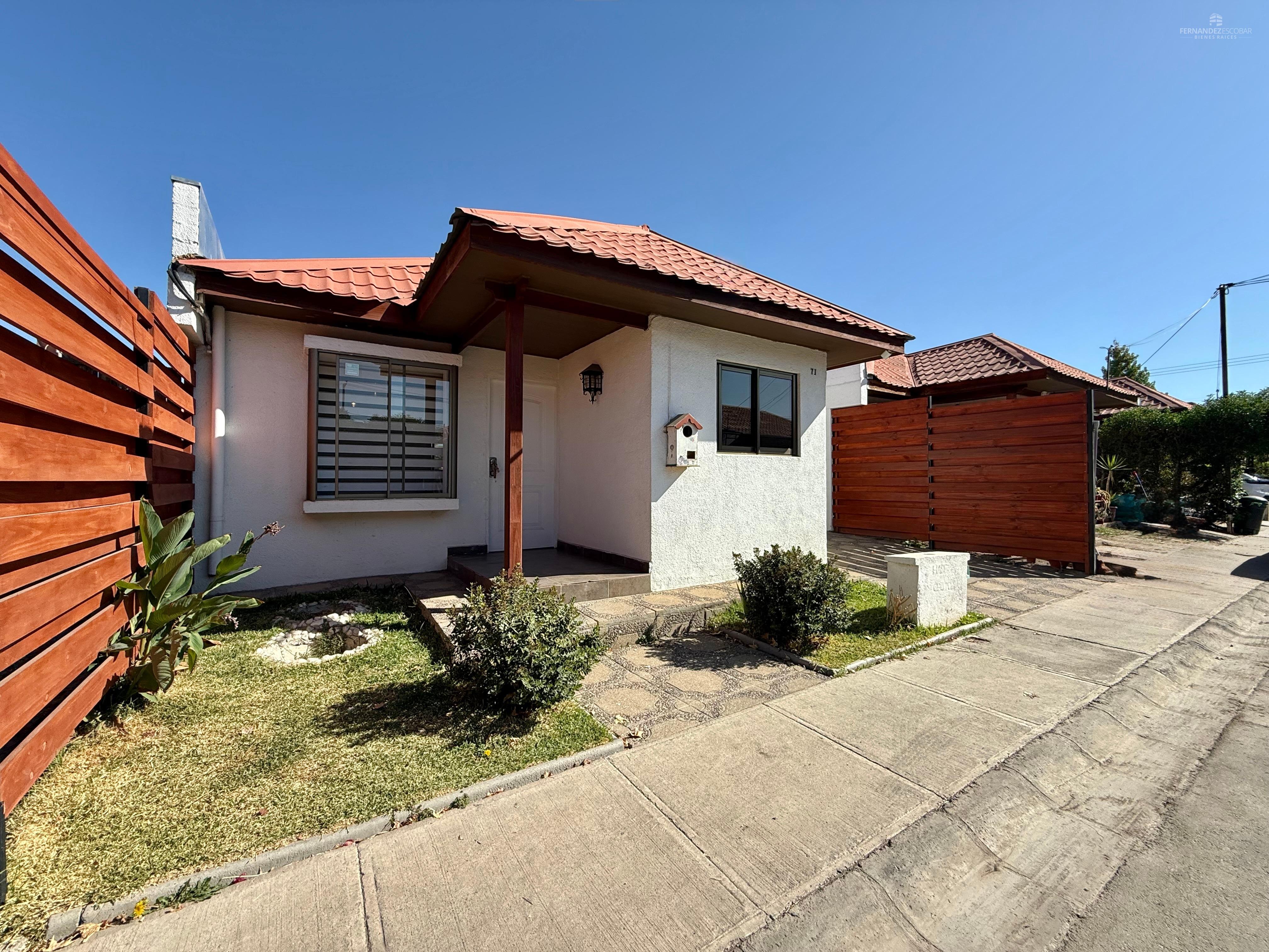 SAN ESTEBAN - VENDE CASA 3D 2B 1E - COND. TOCORNAL