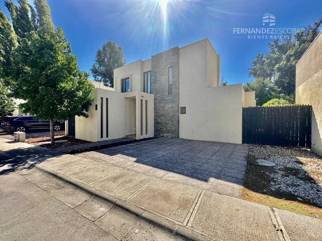 CALLE LARGA - VENDE CASA 3D 3B 2E - COND. VALLEPIEDRA