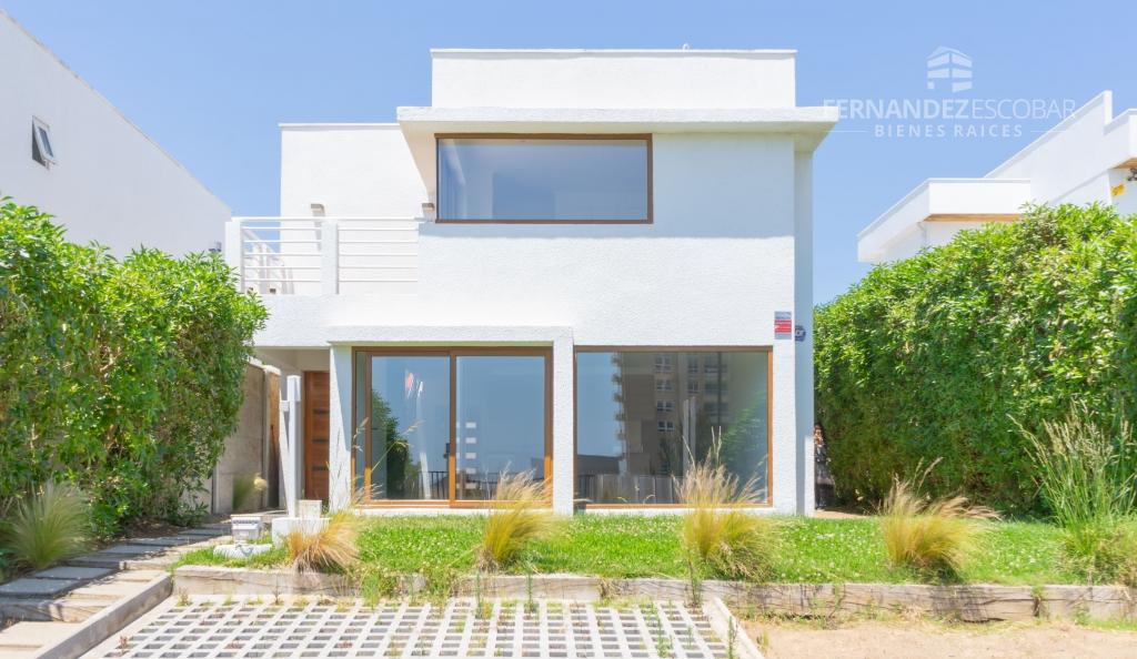 CONCON - SE VENDE CASA DOS PISOS 3D 3B  Y BALCÓN 