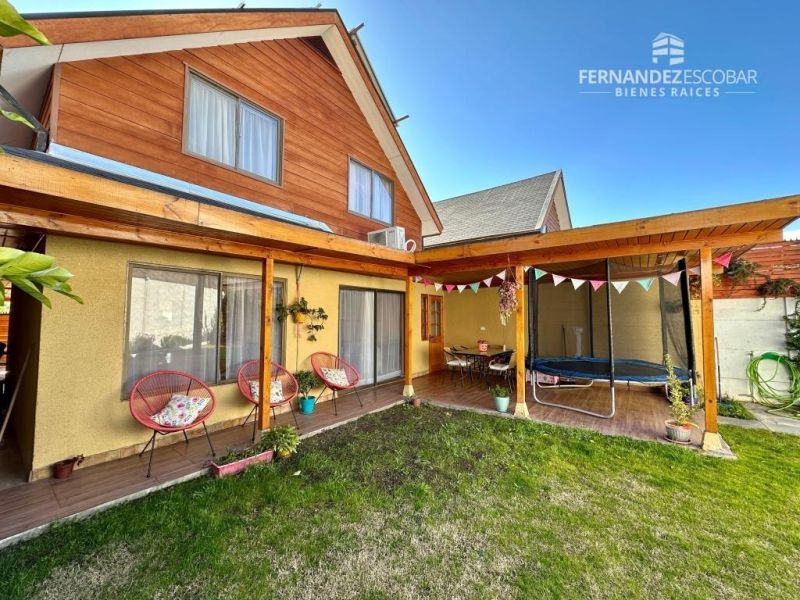 LOS ANDES - VENDE CASA ESQUINA DOS PISOS 3D 3B 2E - EL MIRADOR