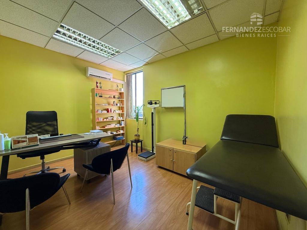 SAN FELIPE - VENDE OFICINA CONSULTA MÉDICA -ED. MÉDICO PORTUS