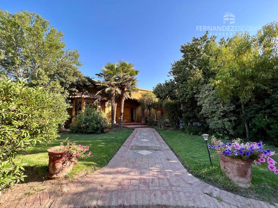 SAN ESTEBAN -  SE VENDE PARCELA DE AGRADO 5D 4B CON PISCINA