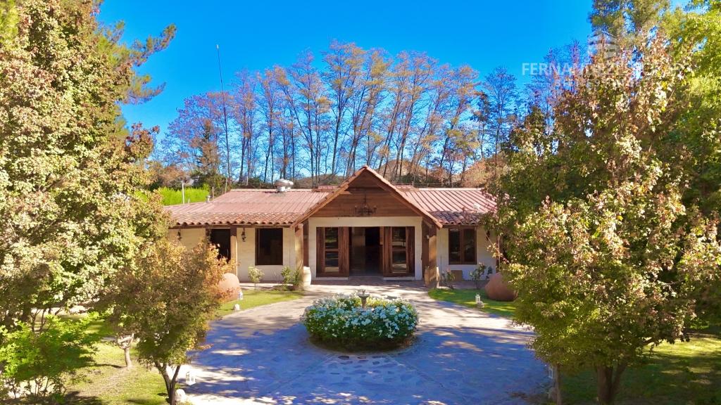 SAN ESTEBAN - VENDE PROPIEDAD CON SALON DE EVENTOS Y CASA DE HUESPEDES