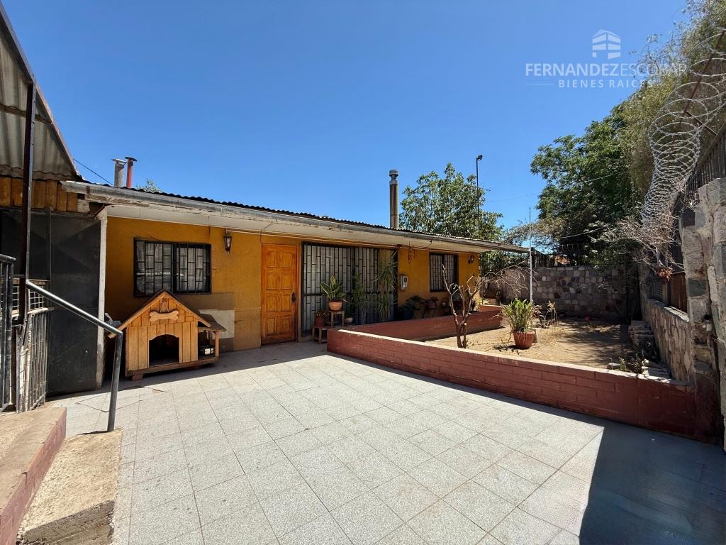 LOS ANDES - VENDE PROPIEDAD CON AMPLIO TERRENO - AV. PASCUAL BABURIZZA