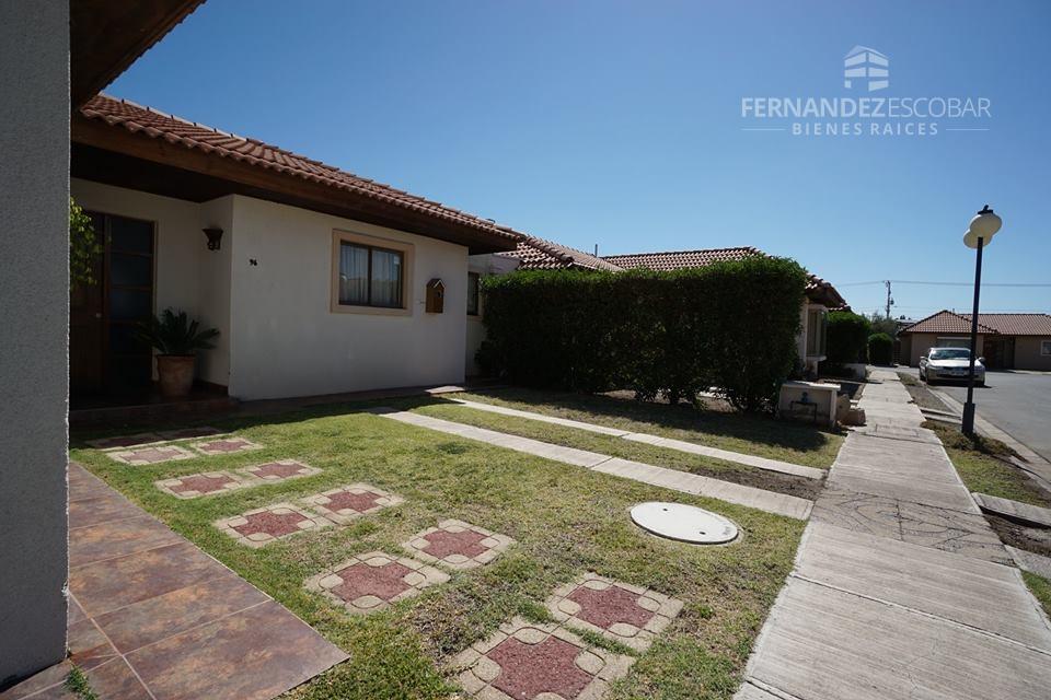 SAN ESTEBAN - SE VENDE CASA 3D 2B SECTOR RESIDENCIAL 