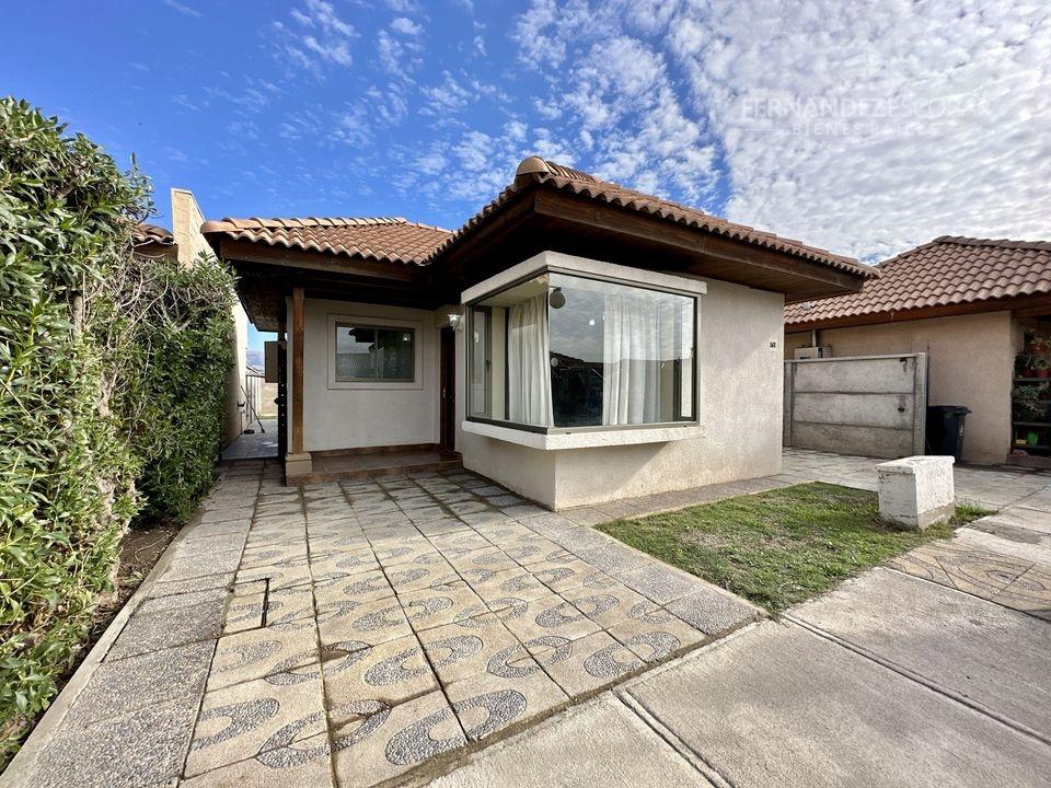 SAN ESTEBAN - ARRIENDO CASA 3D 2B 3E - COND. LOS SOLARES