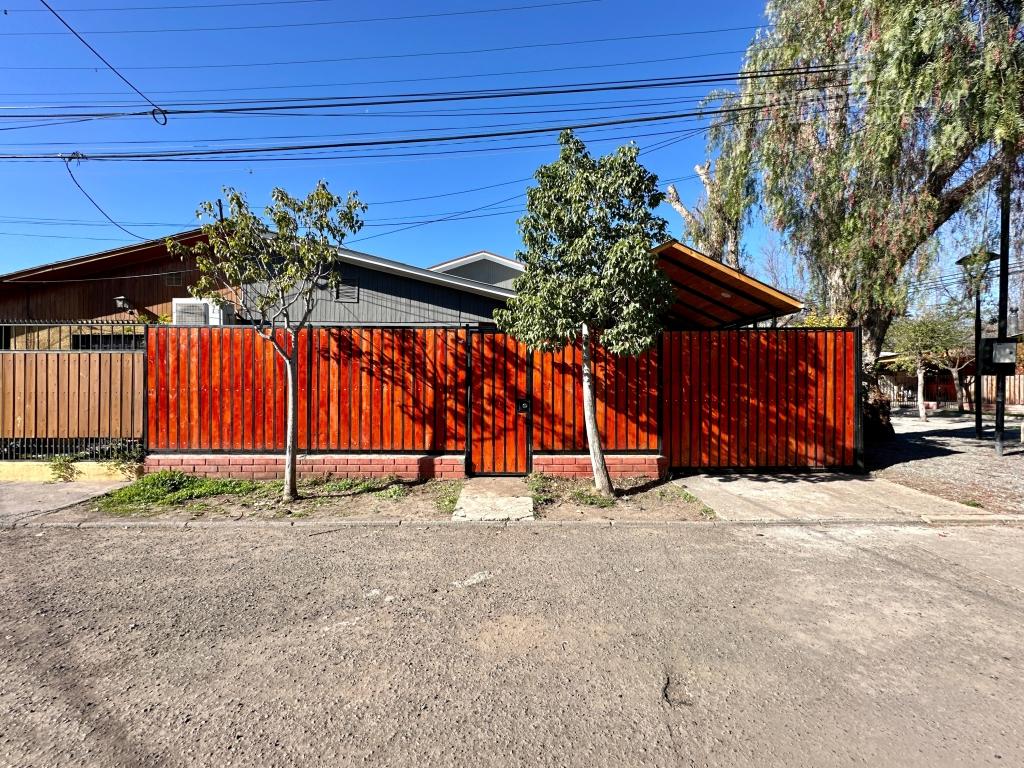 LOS ANDES - VENDE CASA DOS PISOS 4D 2B 4E - BICENTENARIO
