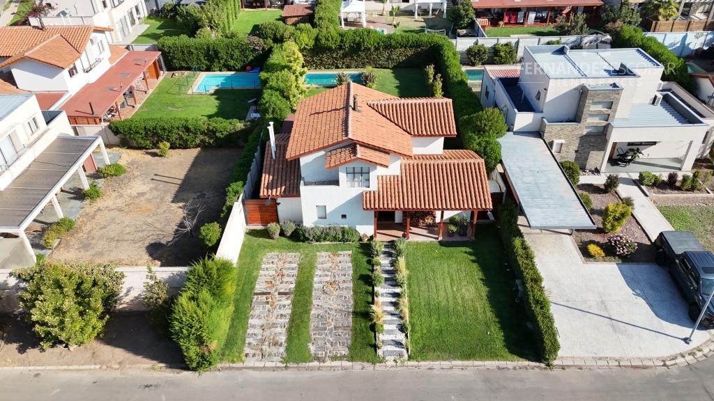 CALLE LARGA - VENDE CASA 3D 3B PISCINA - COND. CUMBRES DE AUCO