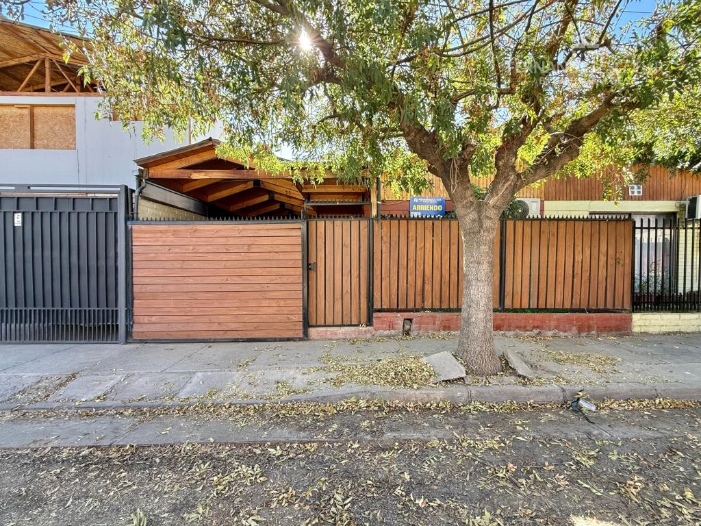 LOS ANDES - ARRIENDA CASA 3D 1B 3E VILLA EL HORIZONTE