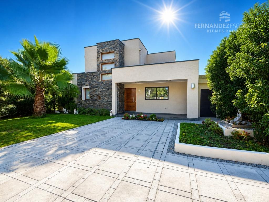 CALLE LARGA - VENDE CASA 3D 3B PISCINA COND. CUMBRES DE AUCO
