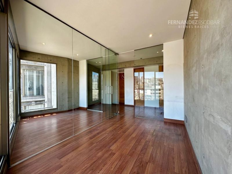 REÑACA - ARRIENDA OFICINA CON DOS PRIVADOS Y BAÃ‘O EN PLENO CENTRO