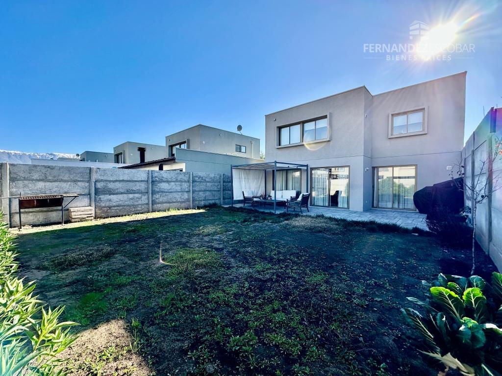 SAN FELIPE - VENDE CASA DE DOS PISOS 4D 3B - COND. ALTOS DE MONASTERIO