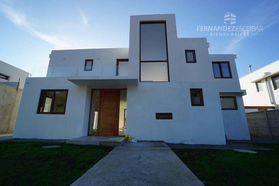 CONCON - SE VENDE CASA DOS PISOS 4D 4B BALCÓN Y TERRAZA